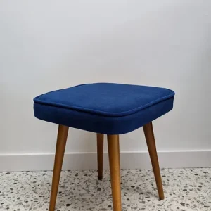 Kobaltowy taboret patyczak, lata 60.XX wieku Taniej