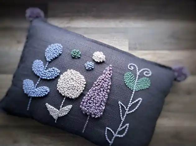 Pastelowa poduszka kwiaty punch needle Darmowy zwrot