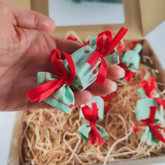 Cukierki na choinkę w groszki, zestaw 6szt. Oferta limitowana