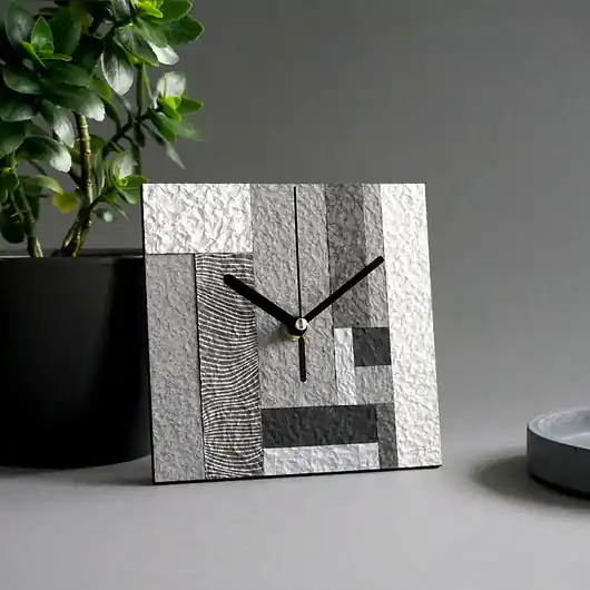 Geometryczny zegar stołowy less waste Promocja