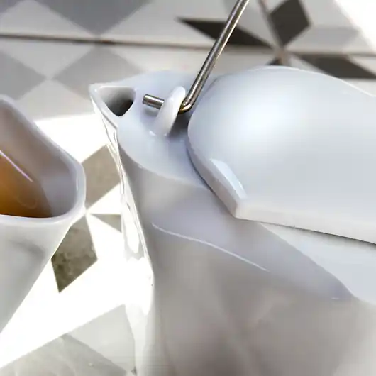 Tylko dziś Czajnik Pogięty z 4 kubeczkami / biała porcelana