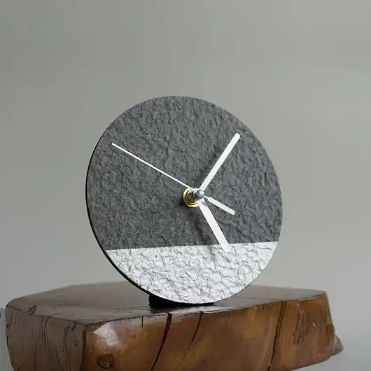 Wysoka jakość Minimalistyczny zegar stojący z materiałów z odzysku