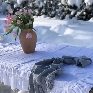 Wybór klientów Lniany obrus z falbanką White