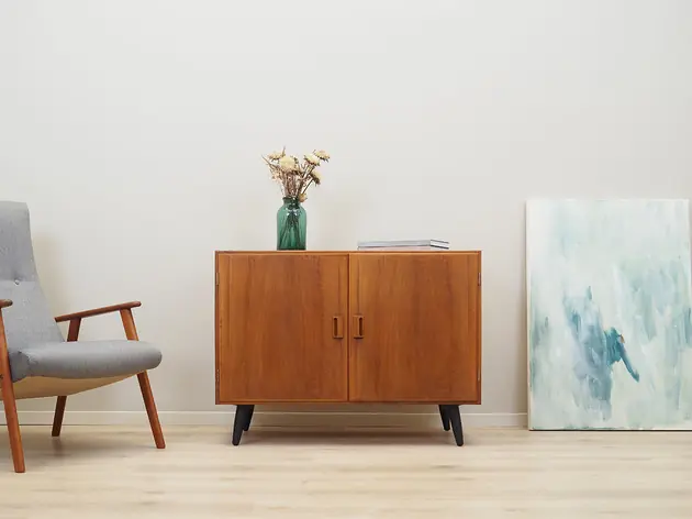 Zamów teraz Szafka orzechowa, duński design, lata 60, B