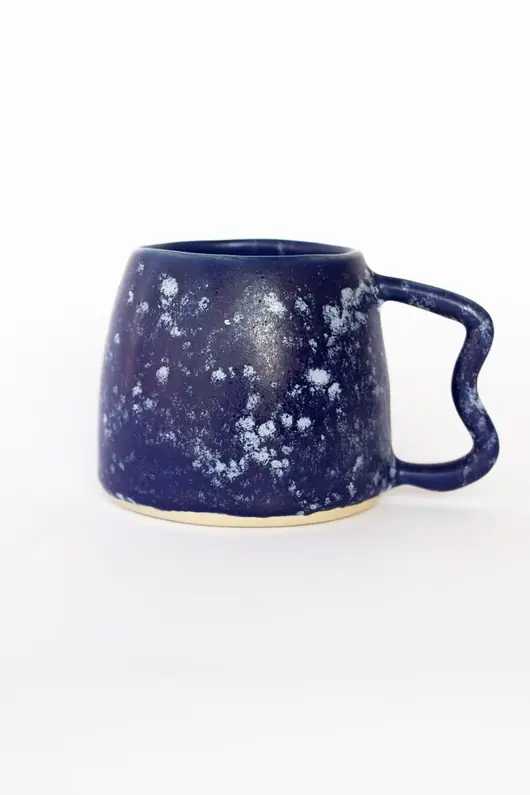 Ceramiczny kubek z falistym uszkiem Bezpieczna płatność