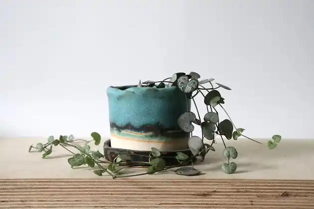 Mała doniczka ceramiczna Bestseller