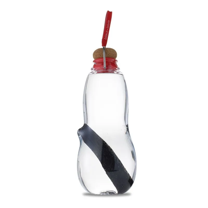 Czerwona butelka filtrująca z aktywnym węglem Black + Blum Eau Good, 800 ml Bonami Do wyczerpania zapasów