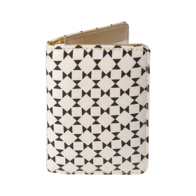 Etui na dokumenty podróżne Caroline Gardner Geometric Travel Card Wallet Bonami Obniżka ceny