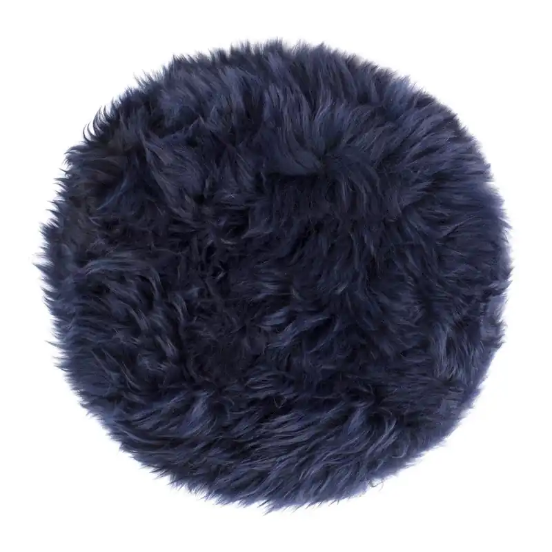 Kup teraz Granatowe siedzisko na krzesło z owczej skóry Royal Dream Zealand Round, ⌀ 35 cm Bonami