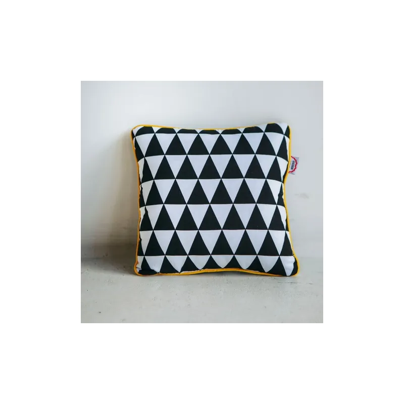 Poduszka z żółtą lamówką VIGWAM Design Triangle Bonami Rabat