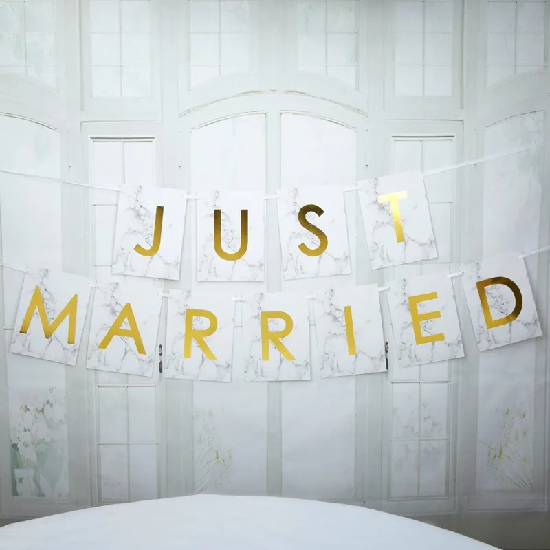 Wysoka jakość Girlanda z napisem Neviti Scripted Marble Just Married Bonami